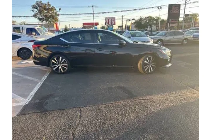 2021 Altima 2.5 SR image 8