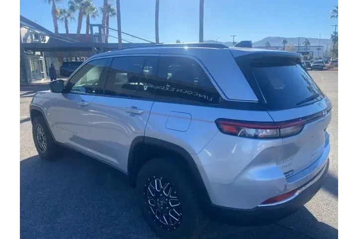 $30555 : Jeep Grand Cherokee 2022 4x4 image 7