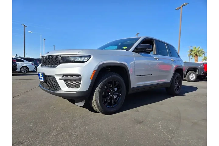 $28091 : Jeep Grand Cherokee 2024 4x4 image 2