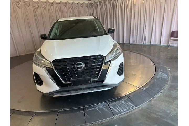 $18084 : Nissan Kicks 2023 S 4dr Cros image 1