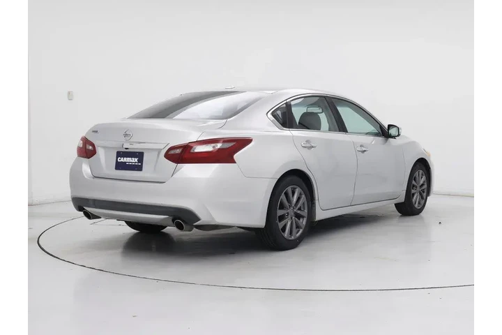 $12998 : Nissan Altima 2018 2.5 SL 4d image 8
