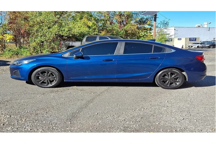 $14997 : Chevrolet Cruze 2019 LT 4dr image 2