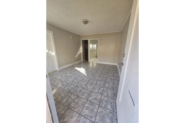 $1825 : Apartamento De Renta image 1