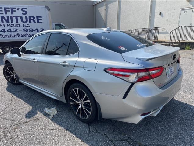 $17590 : PRE-OWNED 2018 TOYOTA CAMRY SE image 3