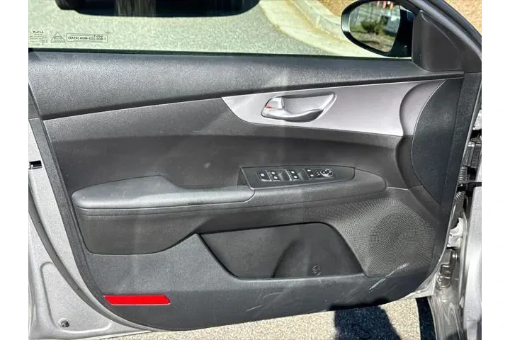 $18999 : Kia Forte 2023 LXS 4dr Sedan image 10