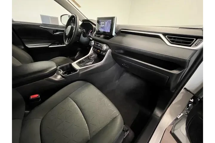 $29964 : Toyota RAV4 2023 AWD XLE 4dr image 10