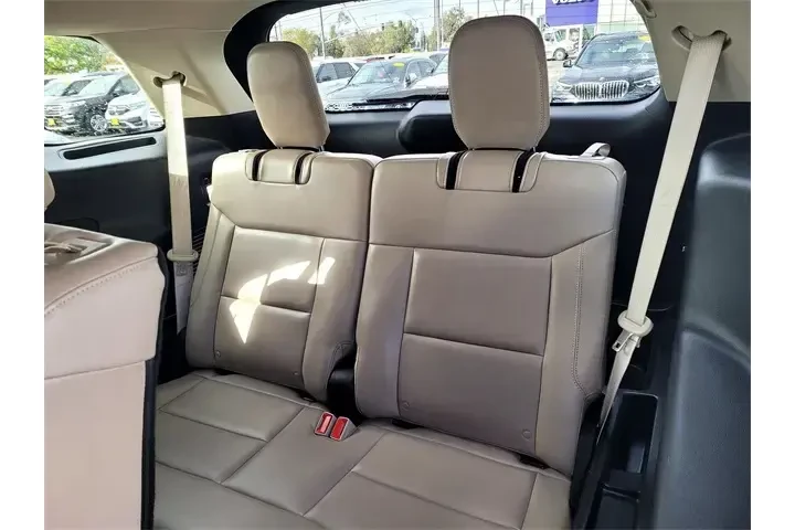 $27988 : Ford Explorer 2023 AWD XLT 4 image 8