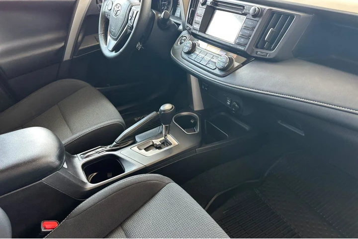 $26000 : Toyota RAV4 2018 AWD XLE 4dr image 5