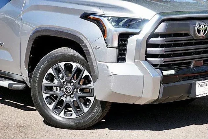 $39876 : Toyota Tundra 2023 4x2 Limit image 4