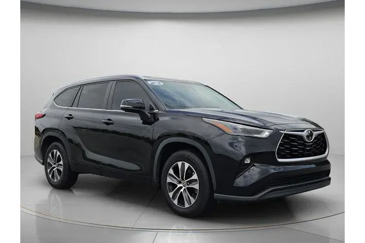 $37591 : Toyota Highlander 2023 XLE 4 image 8