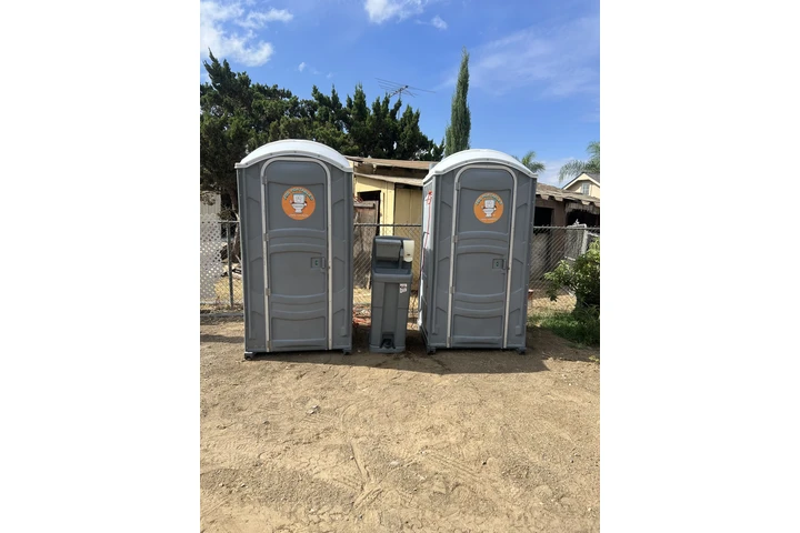 JDS PORTABLES TOILETS image 2