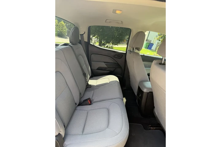 $9000 : 2017  Colorado Crew Cab Pickup image 6