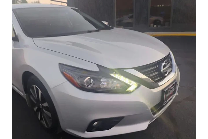 $11850 : 2018 Altima 2.5 SL image 3