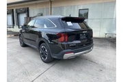 $23920 : Kia Sorento 2024 S 4dr SUV thumbnail