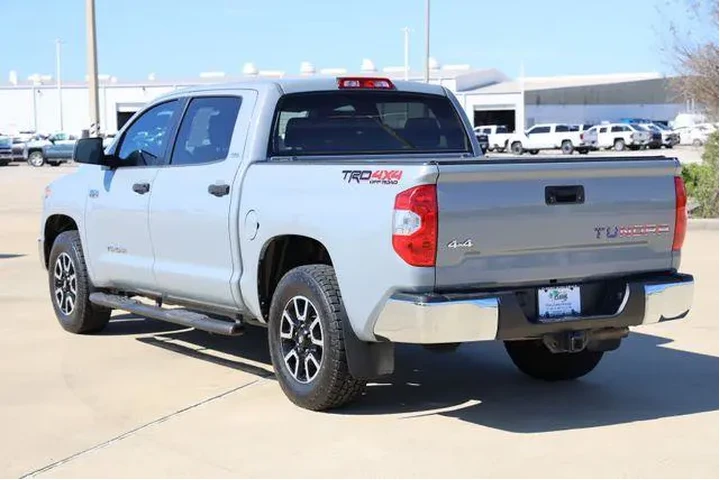 $30172 : Toyota Tundra 2018 4x4 SR5 4 image 6