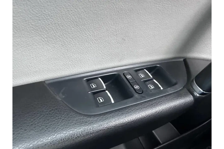 $12900 : 2017 Touareg V6 Wolfsburg image 6