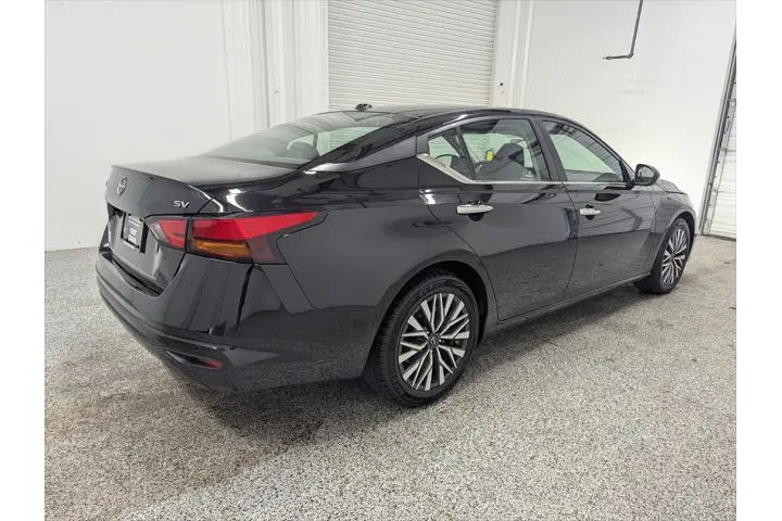 $23691 : Nissan Altima 2024 2.5 SV 4d image 3