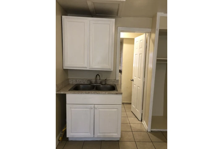 $1295 : Single, utilities included Ing image 3