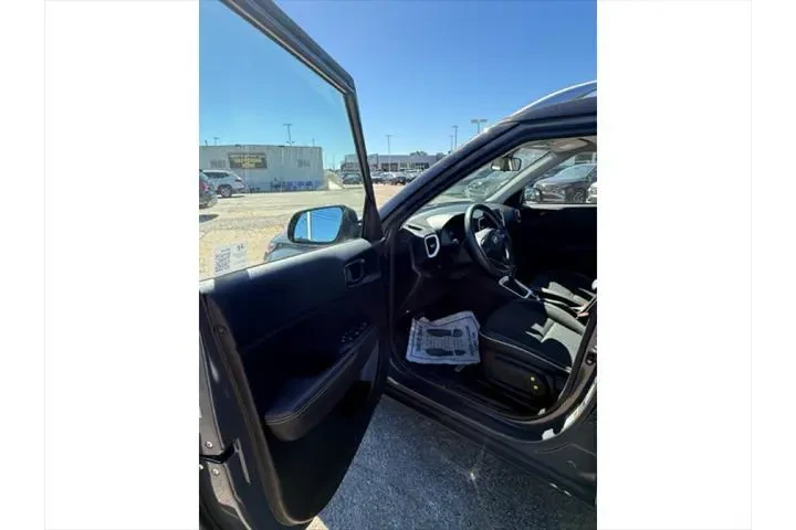 $21995 : Hyundai VENUE 2025 Limited 4 image 9