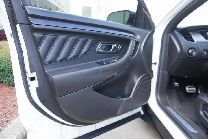 $19988 : Ford Taurus 2016 AWD SHO 4dr image 8