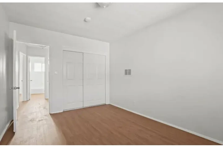 $1450 : Available 1Bedroom Apt  in LA image 4