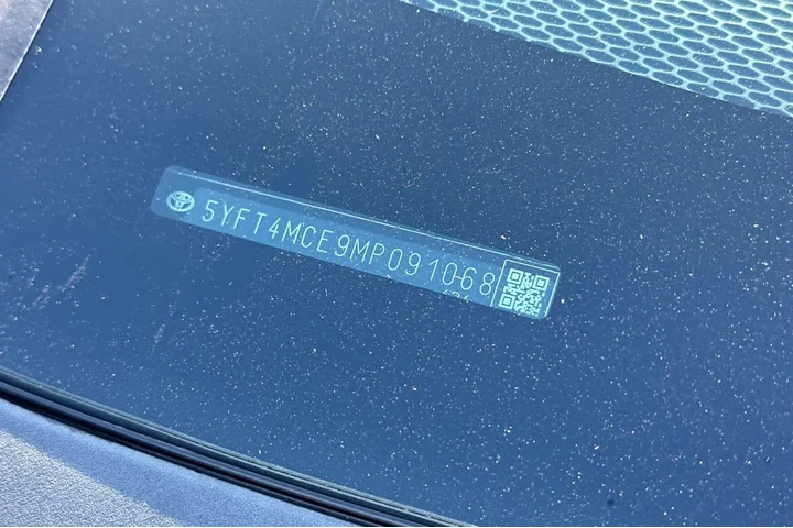 $18981 : Toyota Corolla 2021 XSE 4dr image 2