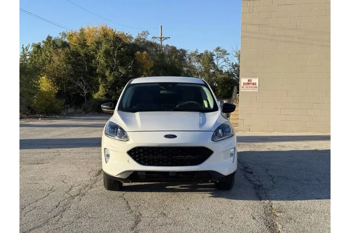 $17950 : 2022 Escape SE image 9