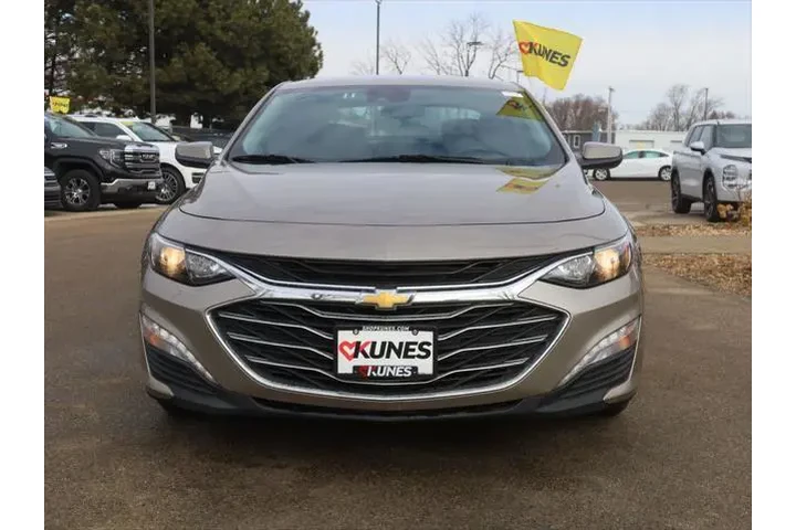 $18477 : Chevrolet Malibu 2024 LT 4dr image 2