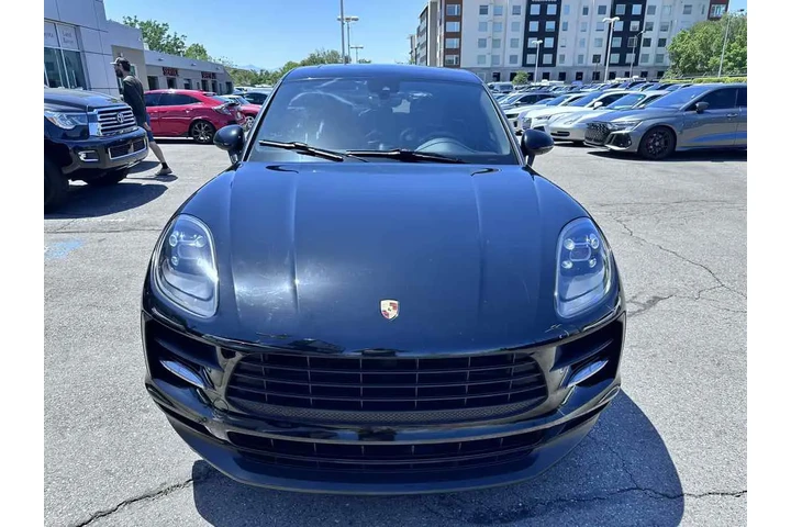 $35910 : 2021 Macan image 4