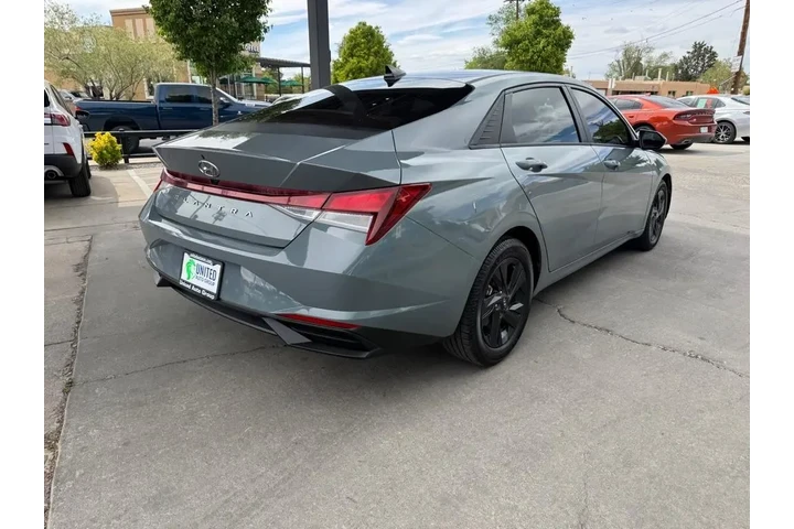 2022 Elantra image 5