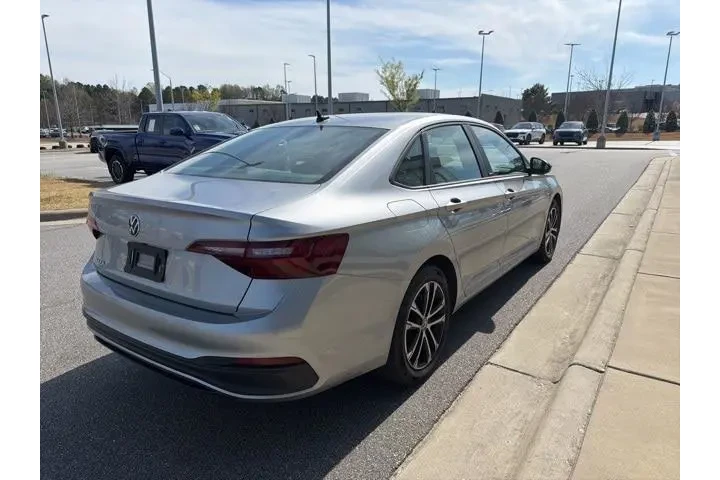 $19421 : Volkswagen Jetta 2024 Sport image 5