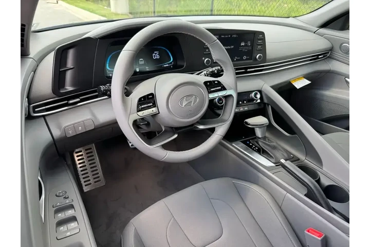 $23244 : Hyundai ELANTRA 2025 SEL Spo image 1