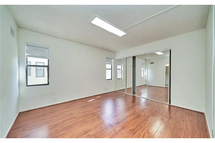 $1950 : 2Bedroom Apt in Vermont Ave image 5