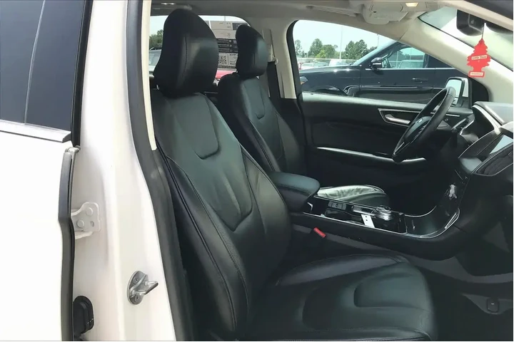 $17589 : Ford Edge 2019 Titanium 4dr image 8