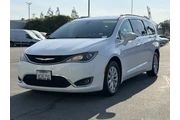 $11995 : Chrysler Pacifica 2017 Touri thumbnail