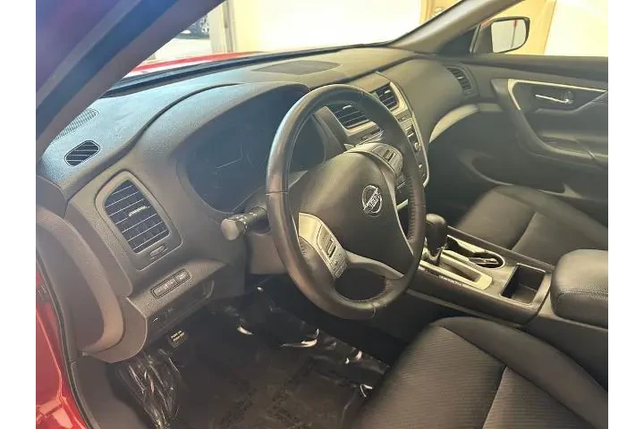 $10987 : Nissan Altima 2016 2.5 SR 4d image 10