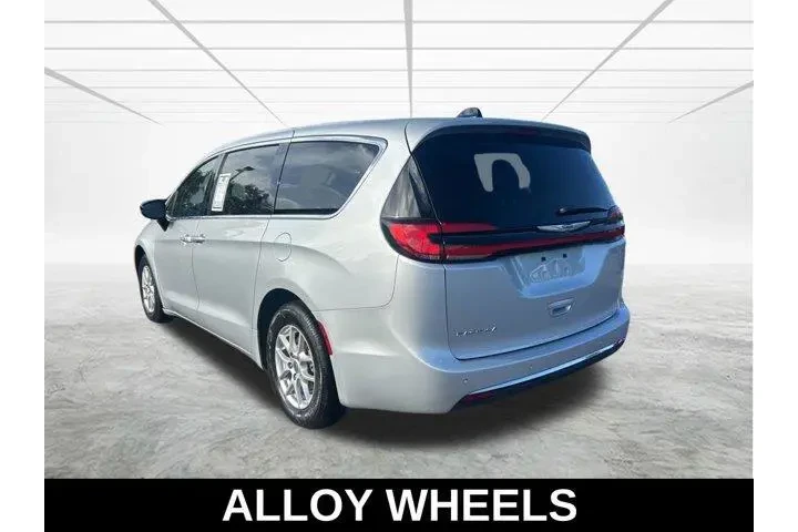 $22969 : Chrysler Pacifica 2024 Touri image 7