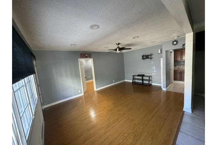 $2575 : Rentó casa image 2