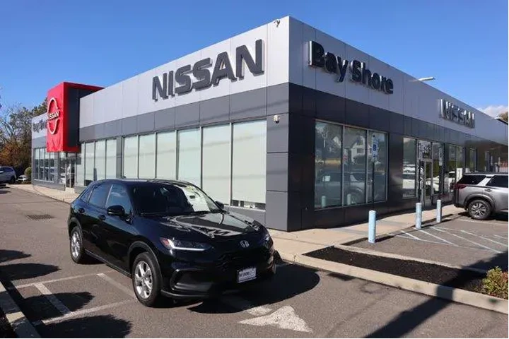 $23360 : Honda HR-V 2025 LX 4dr Cross image 1