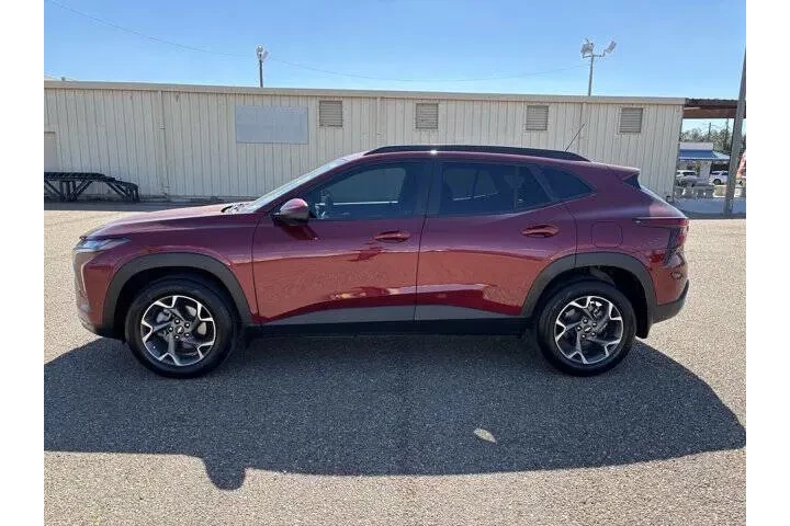 $22375 : 2025 Trax LT image 3