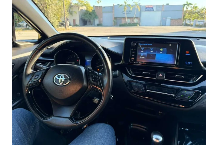 $11900 : TOYOTA C-HR XLE image 5