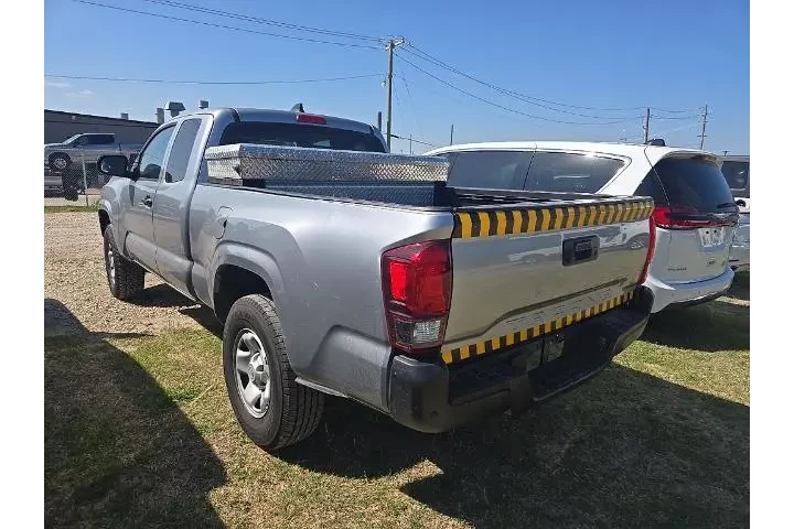 $17733 : Toyota Tacoma 2021 4x2 SR5 4 image 2