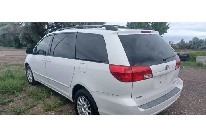 $3995 : 2005 Sienna LE 7 Passenger image 1