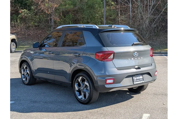$19995 : Hyundai VENUE 2024 SEL 4dr C image 7
