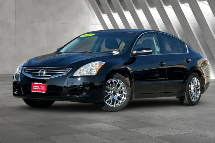 $8000 : Nissan Altima 2012 3.5 SR 4d image 2
