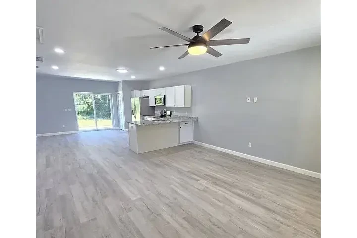 $750 : HOUSE AVAILABLE AVON PARK FL image 5