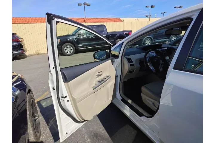 $14000 : Toyota Prius v 2014 Five 4dr image 5