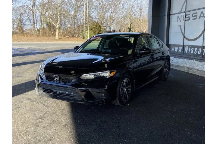 $19869 : Honda Civic 2024 LX 4dr Hatc image 8