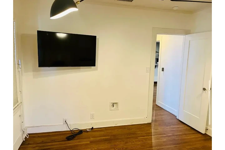 $1500 : Located in desirable Mid-City image 8
