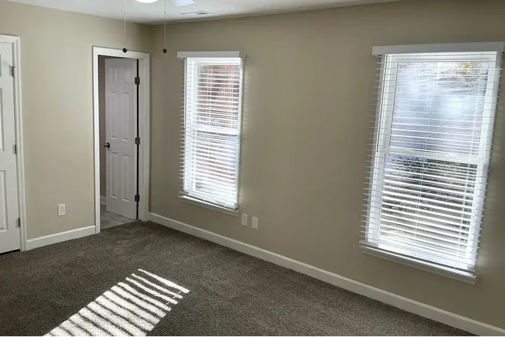 $1145 : Well Furnished Apartments image 3